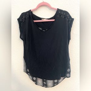 Cute black and white shirt , loose fitted Size L